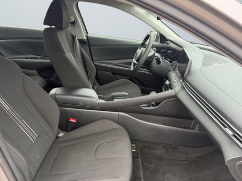 Used 2024 Hyundai Elantra SEL image 18