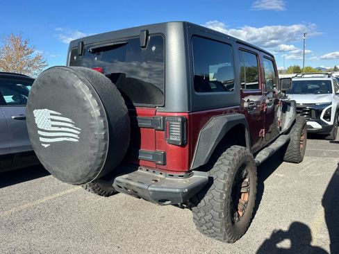 Used 2010 Jeep Wrangler Unlimited Sahara AWD/4WD image 3