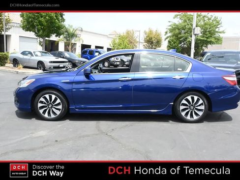 Used 2017 Honda Accord Touring image 4