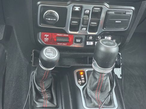 Used 2020 Jeep Wrangler Unlimited Rubicon w/ LED Lighting Group AWD/4WD image 19