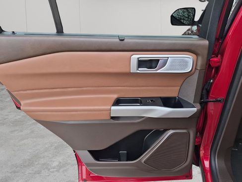 Used 2024 Ford Explorer King Ranch w/ Technology Package image 17