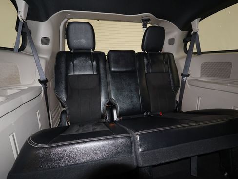 Used 2019 Dodge Grand Caravan SXT FWD image 15