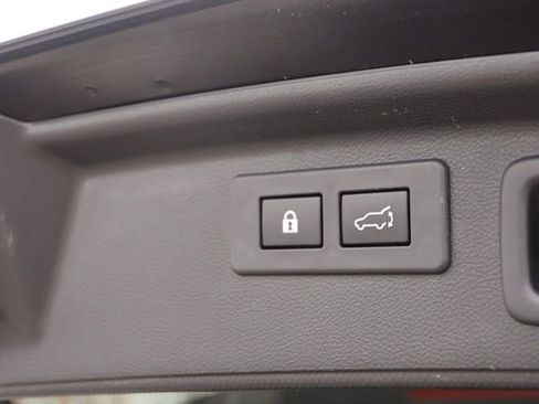 Used 2022 Subaru Forester Premium image 8