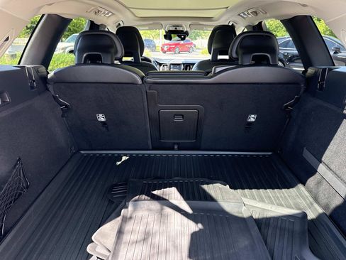 Used 2018 Volvo XC60 T6 Momentum w/ Convenience Package AWD/4WD image 10