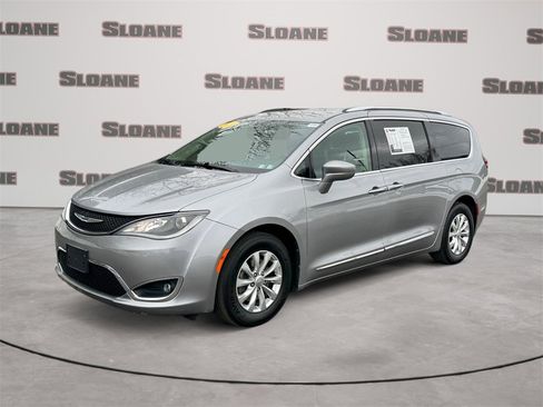 Used 2020 Chrysler Pacifica Touring-L image 1