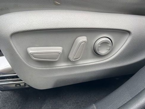 Used 2021 Toyota Highlander Limited image 32