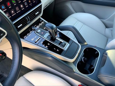 Used 2022 Porsche Cayenne GTS image 16