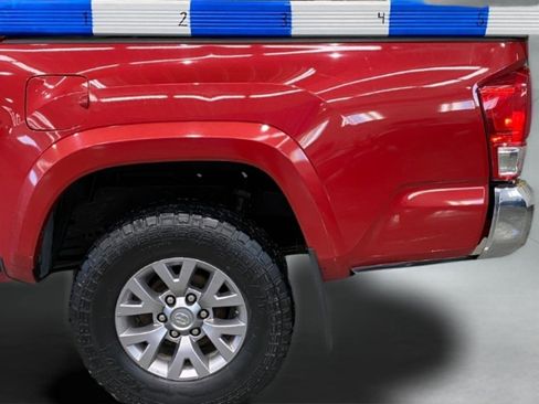 Used 2016 Toyota Tacoma SR5 w/ SR5 Appearance Package (SN) image 17