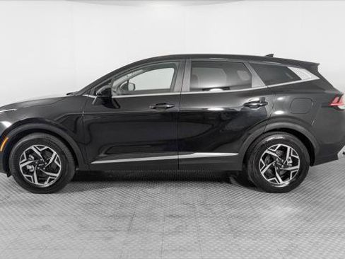 Used 2024 Kia Sportage LX image 3