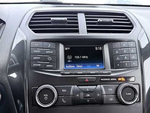 Used 2018 Ford Explorer XLT image 16