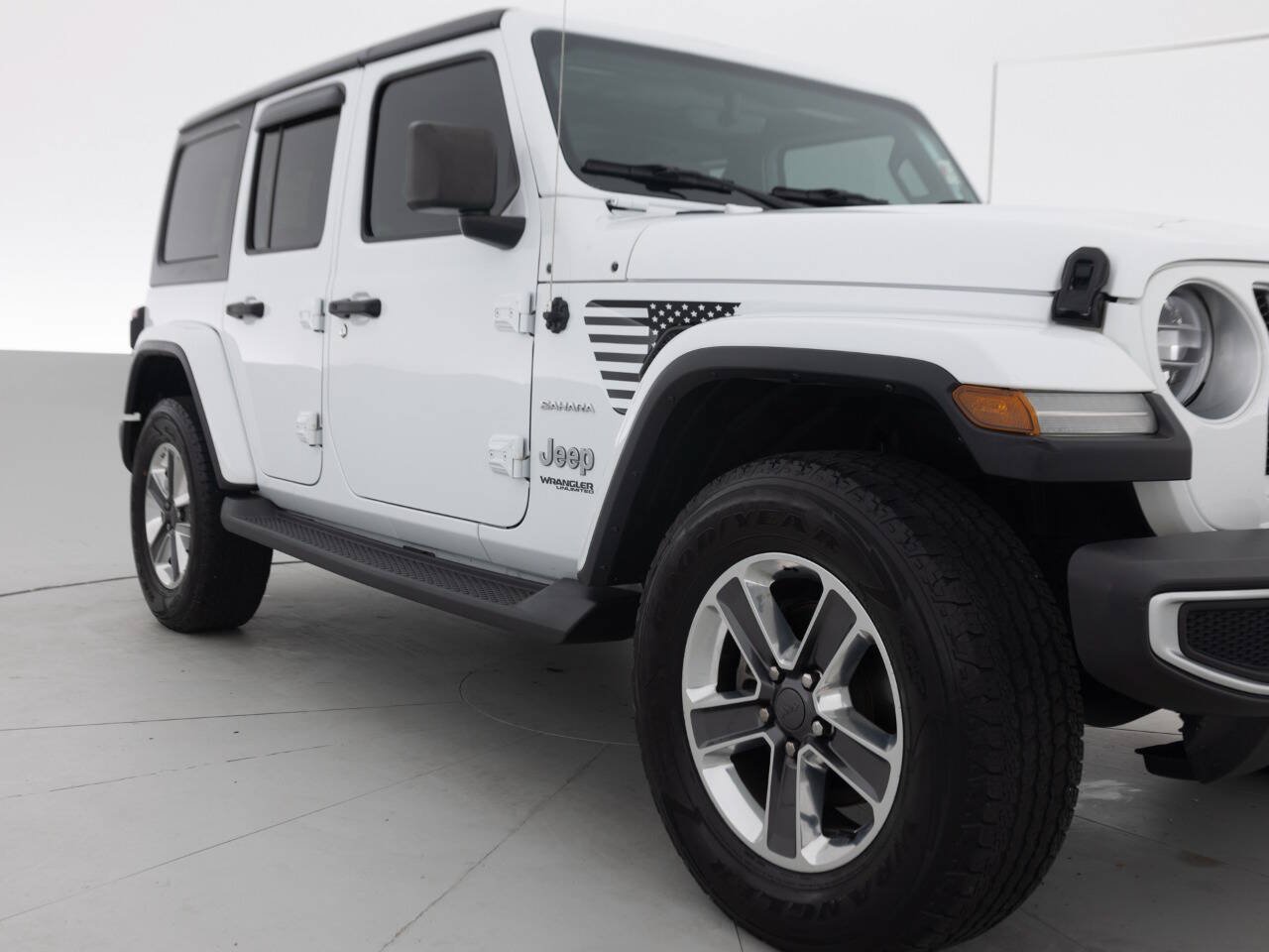 Used 2018 Jeep Wrangler Unlimited Sahara AWD/4WD image 11