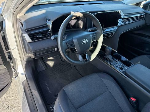 Used 2025 Toyota Camry LE image 9