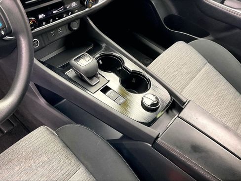 Used 2023 Nissan Rogue SV image 16