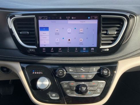 Used 2024 Chrysler Pacifica Limited FWD image 13