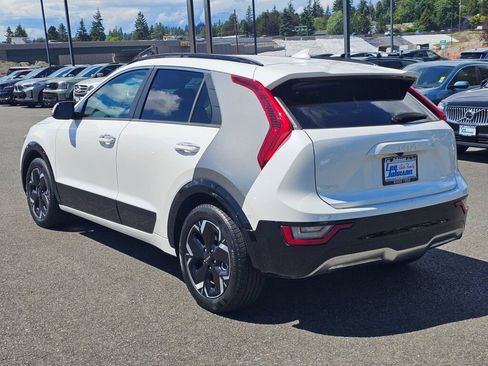 Certified 2023 Kia Niro Wave w/ Wave Preserve Package FWD image 7