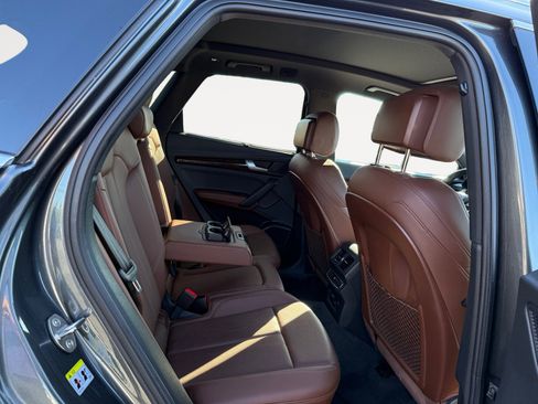 Used 2020 Audi Q5 e Prestige w/ Prestige Package image 18
