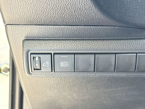 Used 2023 Toyota Corolla LE FWD image 29