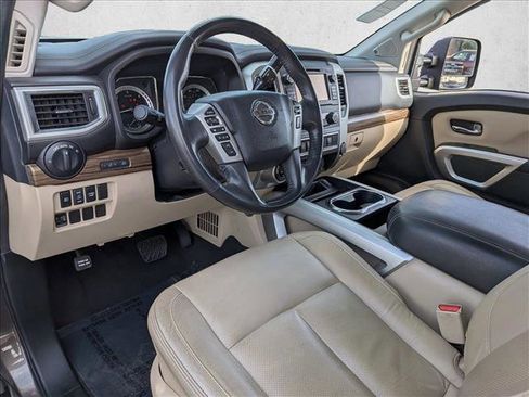 Used 2017 Nissan Titan SL image 9