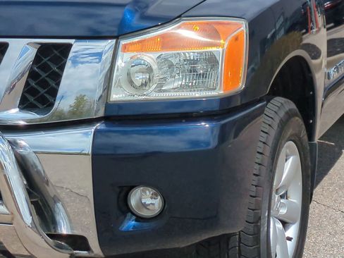 Used 2011 Nissan Titan SV w/ SV Value Truck Pkg AWD/4WD image 11