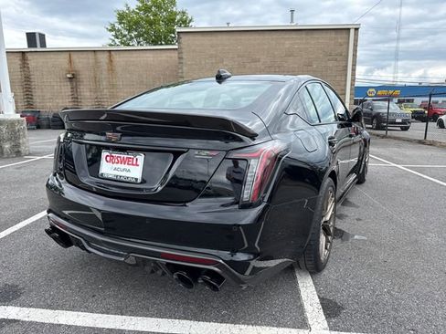 Used 2024 Cadillac CT5 V Blackwing w/ Carbon Fiber Package 2 RWD image 5