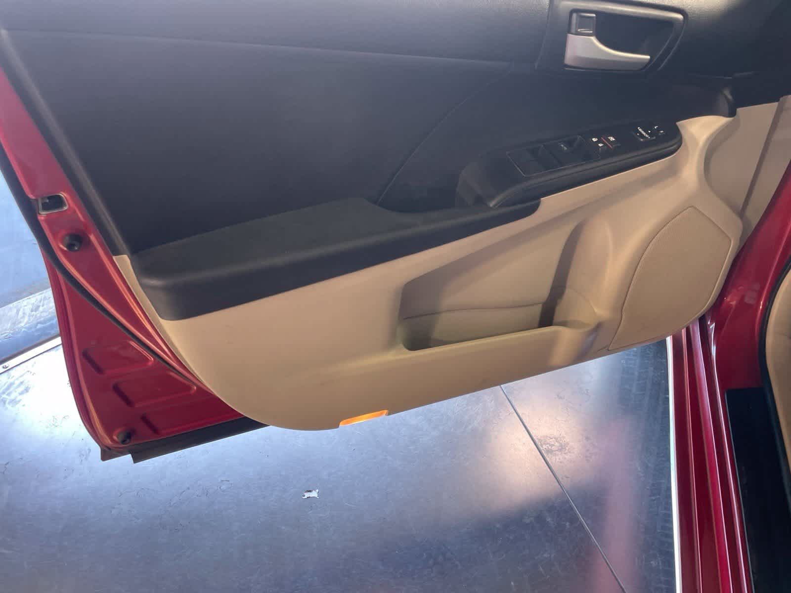 Used 2012 Toyota Camry LE FWD image 22