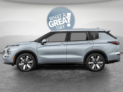 New 2025 Mitsubishi Outlander SE image 3