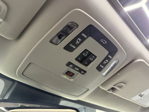 Used 2026 Toyota Sienna XLE FWD image 15