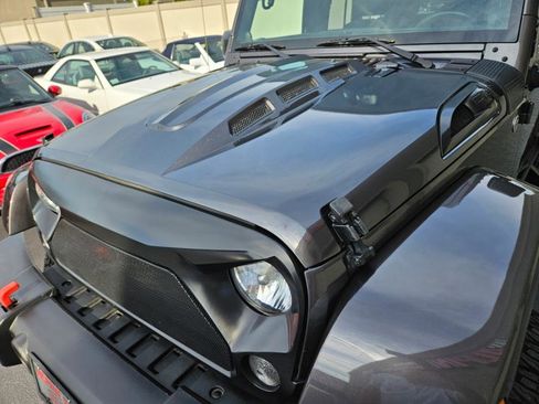 Used 2014 Jeep Wrangler Unlimited Sahara w/ Dual Top Group image 40