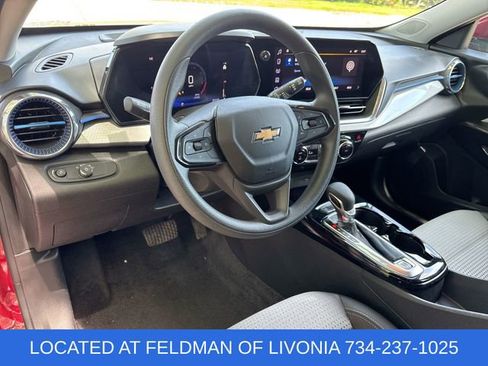 Used 2024 Chevrolet Trax LT FWD image 10