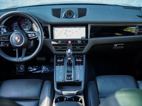 Used 2024 Porsche Macan w/ Premium Plus Package image 20