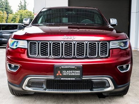 Used 2017 Jeep Grand Cherokee Limited w/ Luxury Group II image 2