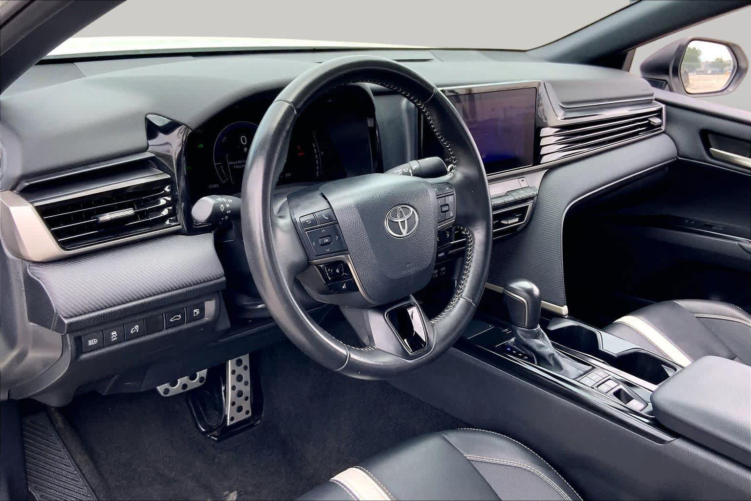 Used 2025 Toyota Camry SE FWD image 17