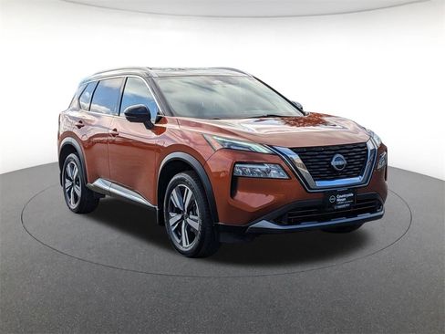 Used 2023 Nissan Rogue SL image 3