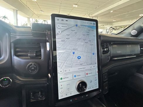 Used 2023 Ford F150 Lightning Platinum image 12