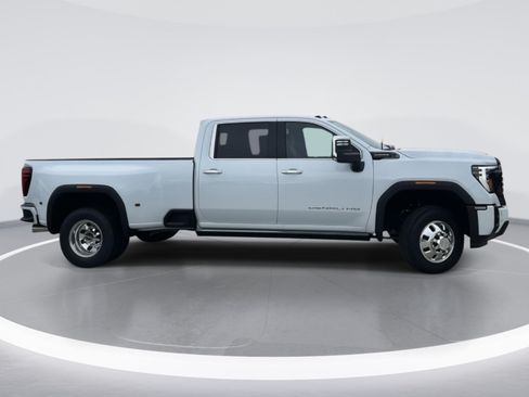 New 2026 GMC Sierra 3500 Denali Ultimate AWD/4WD image 2