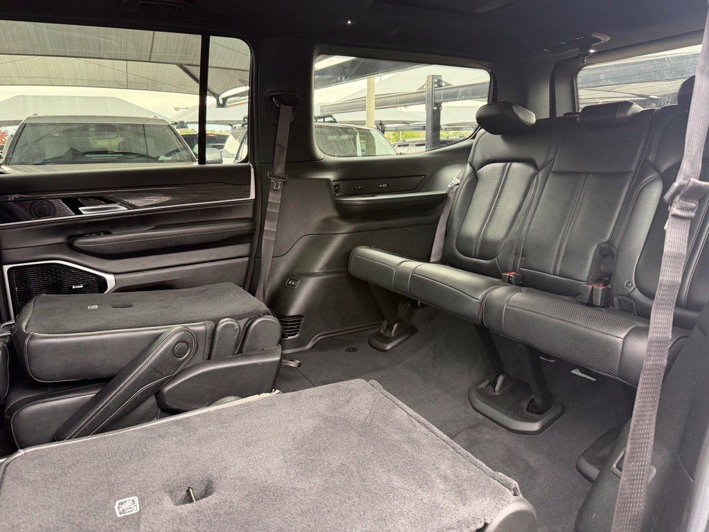 Used 2022 Jeep Wagoneer Series III w/ Premium Group I AWD/4WD image 26