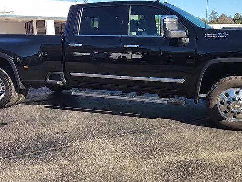 Used 2025 Chevrolet Silverado 3500 High Country w/ High Country Premium Package image 9