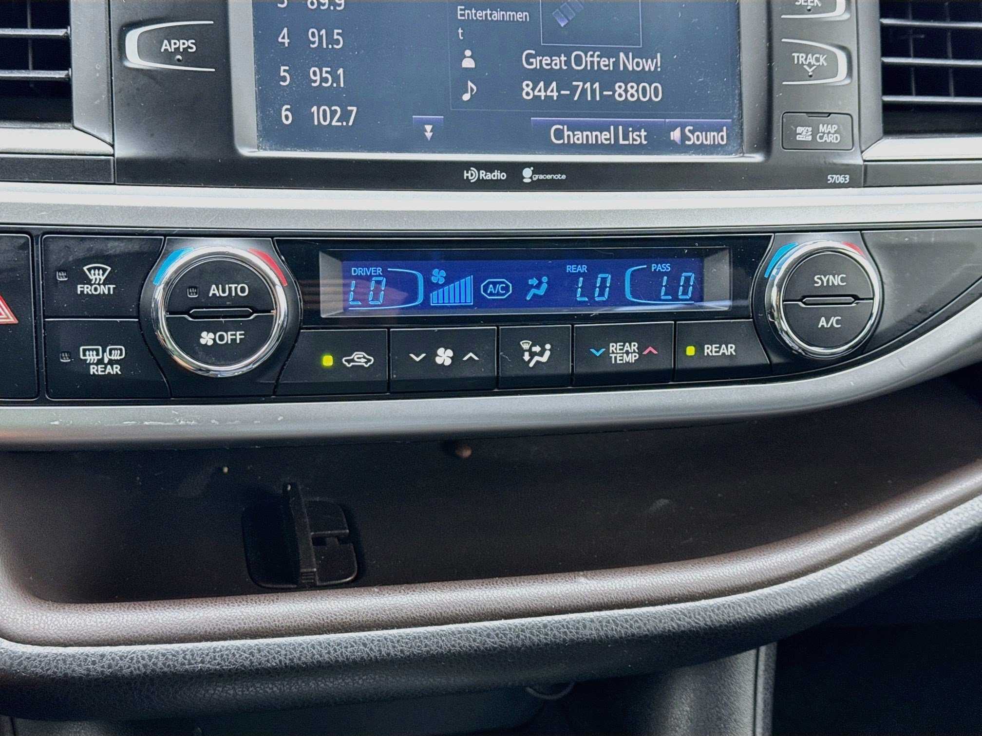 Used 2015 Toyota Highlander XLE FWD image 12
