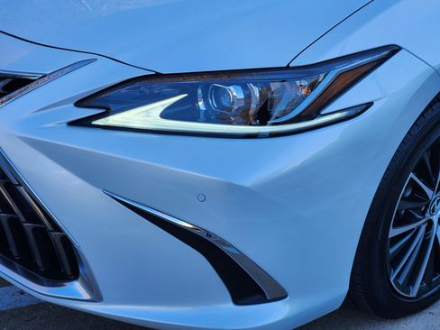 New 2025 Lexus ES 350 w/ Premium Package image 5