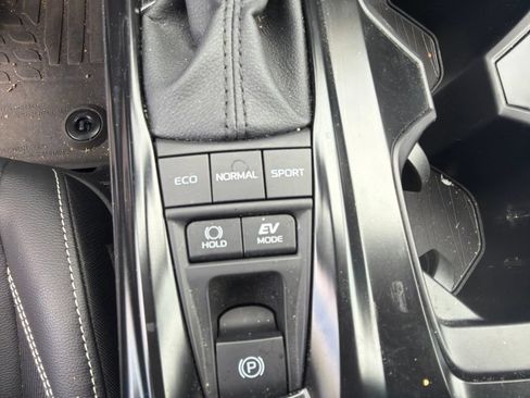 Used 2026 Toyota Camry SE FWD image 13