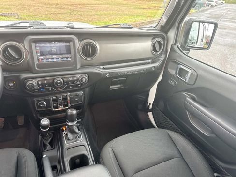 Used 2023 Jeep Wrangler Unlimited w/ Cold Weather Group image 18