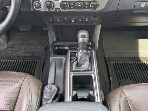 Used 2020 Toyota Tacoma Limited image 19