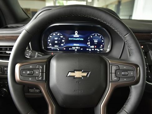 Used 2024 Chevrolet Suburban High Country image 41