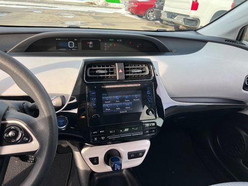 Used 2016 Toyota Prius Two image 11