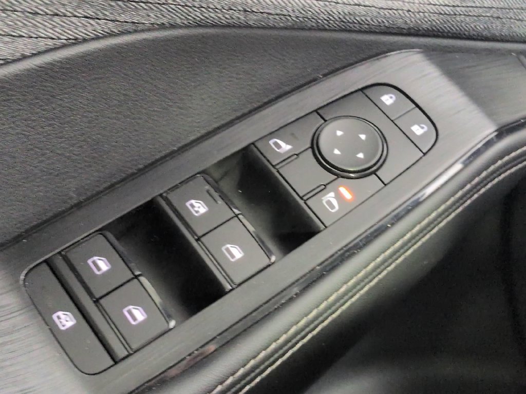 Used 2023 Nissan Rogue SV AWD/4WD image 39
