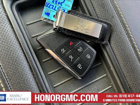 Used 2023 GMC Yukon XL AT4 w/ Technology Package AWD/4WD image 33