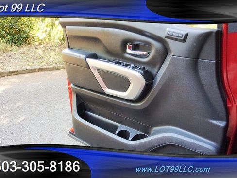 Used 2017 Nissan Titan SL image 21