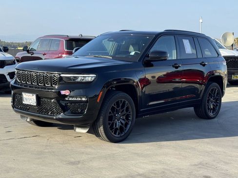 Used 2023 Jeep Grand Cherokee Summit AWD/4WD image 4