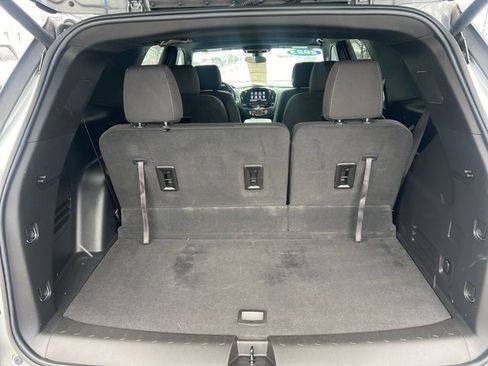 Used 2023 Chevrolet Traverse LT image 28