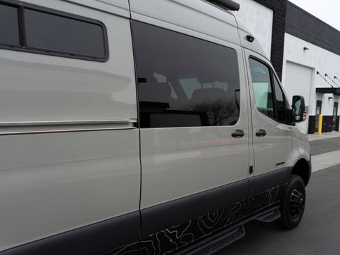 Used 2020 Mercedes-Benz Sprinter 3500 image 33